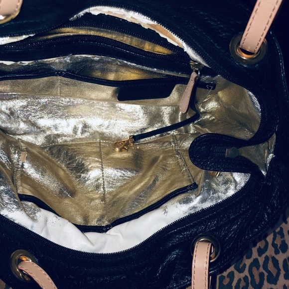 Micheal Kors black leather bag beige handles - Picture 8 of 13